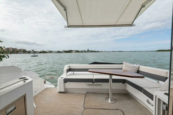 2020 Cruisers Yachts 46