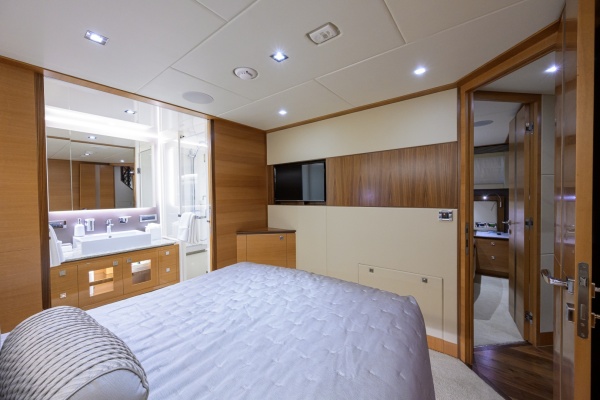 Midnight Moon 85ft Horizon Yacht For Sale
