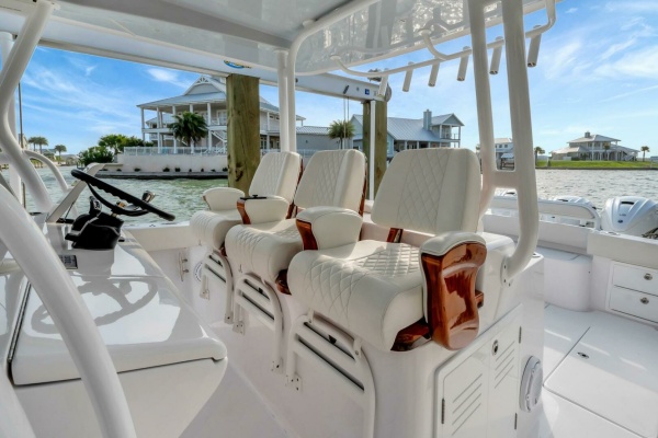 2023 Jupiter 43 Center Console 