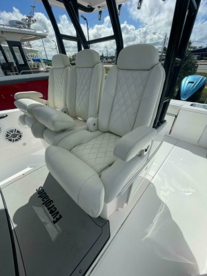 33ft Everglades Yacht For Sale