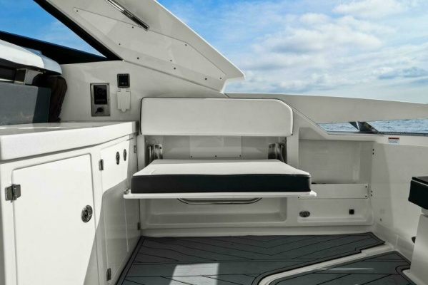 2023 Monterey 385 SS - Seating