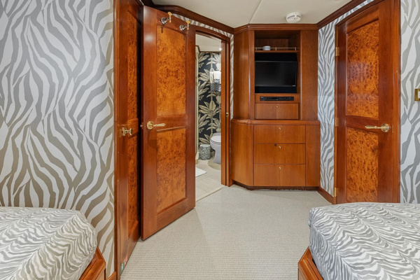 1999 Trinity Yachts 118