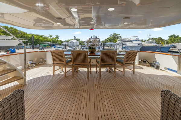 DIRT POOR 118ft Trinity Yachts Yacht For Sale