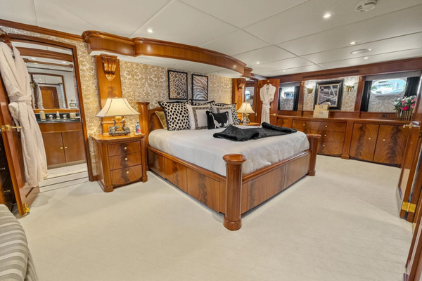 1999 Trinity Yachts 118