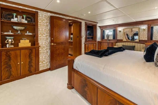 1999 Trinity Yachts 118