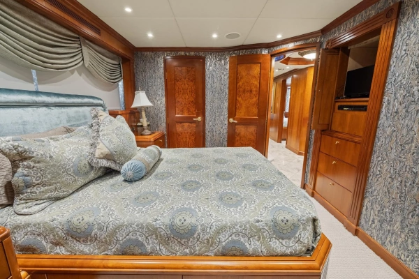 1999 Trinity Yachts 118