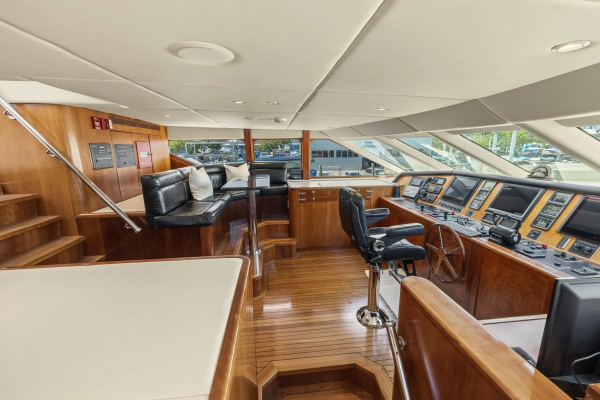 DIRT POOR 118ft Trinity Yachts Yacht For Sale