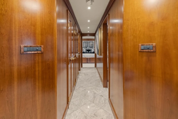 1999 Trinity Yachts 118