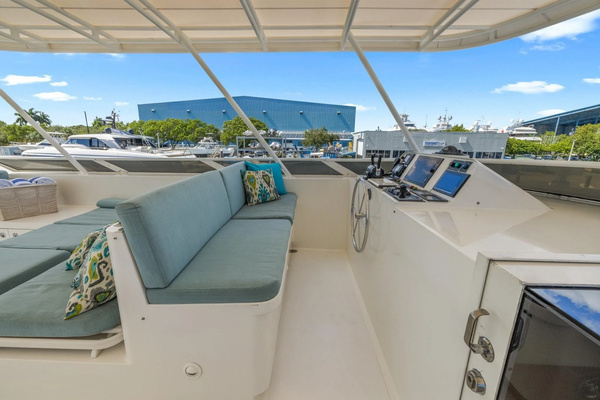 1999 Trinity Yachts 118