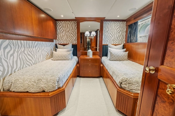 1999 Trinity Yachts 118