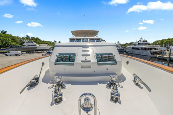 DIRT POOR 118ft Trinity Yachts Yacht For Sale