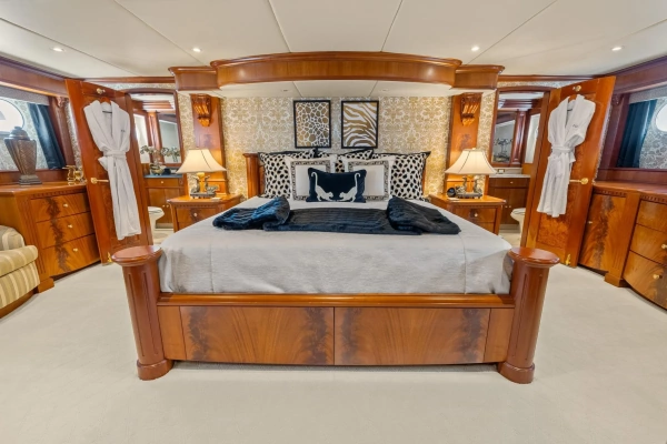 1999 Trinity Yachts 118