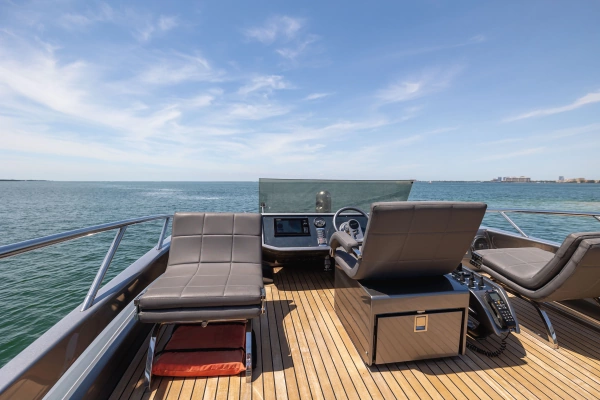 2017 Pershing 82