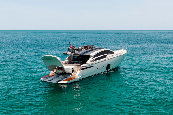 2017 Pershing 82