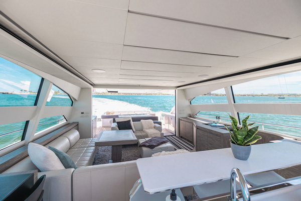 2017 Pershing 82