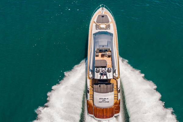 2017 Pershing 82