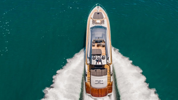 2017 Pershing 82