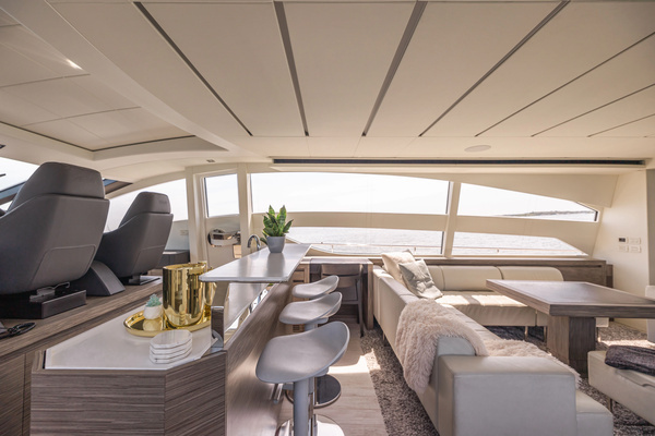 2017 Pershing 82