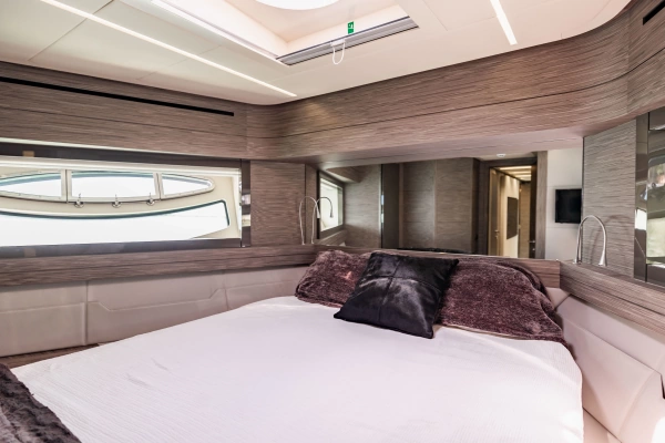 2017 Pershing 82
