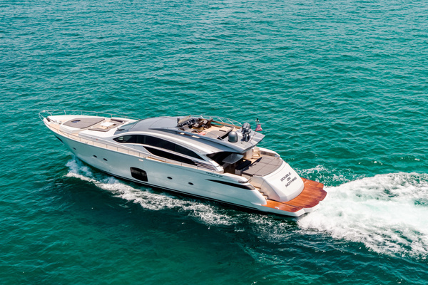 2017 Pershing 82