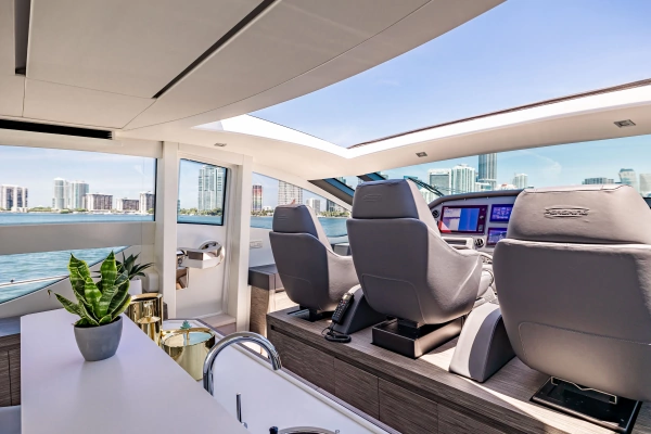 2017 Pershing 82