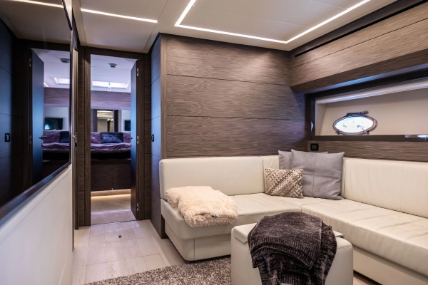 2017 Pershing 82