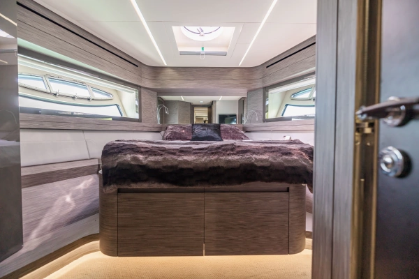 2017 Pershing 82