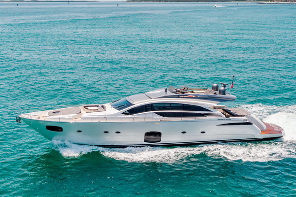 2017 Pershing 82