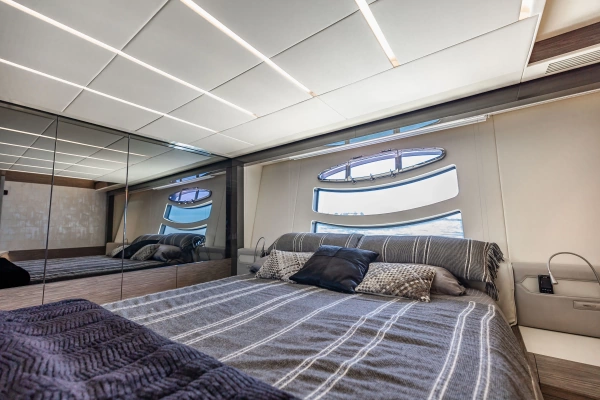2017 Pershing 82