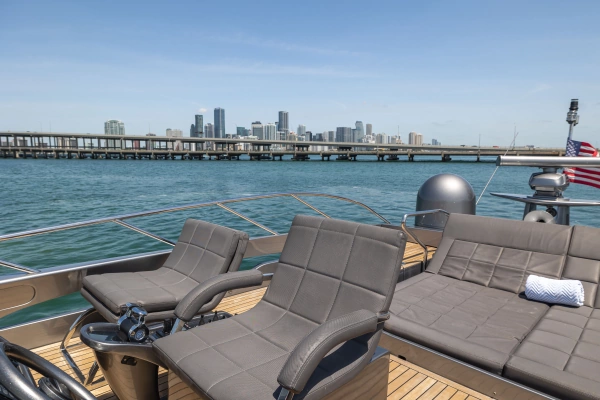 2017 Pershing 82