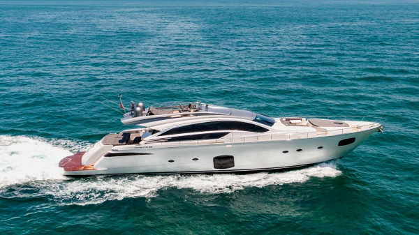 2017 Pershing 82