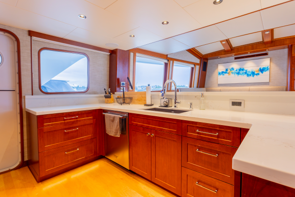 Dozer 98ft Queenship Yacht For Sale