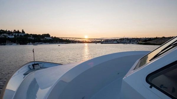 Dozer 98ft Queenship Yacht For Sale