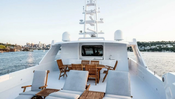 Dozer 98ft Queenship Yacht For Sale