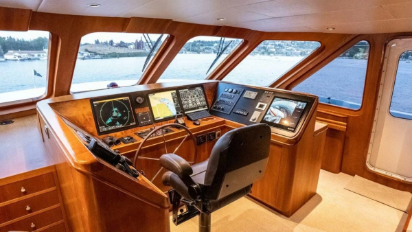Dozer 98ft Queenship Yacht For Sale
