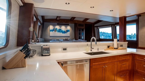 Dozer 98ft Queenship Yacht For Sale