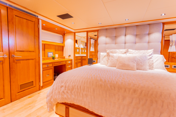 Dozer 98ft Queenship Yacht For Sale