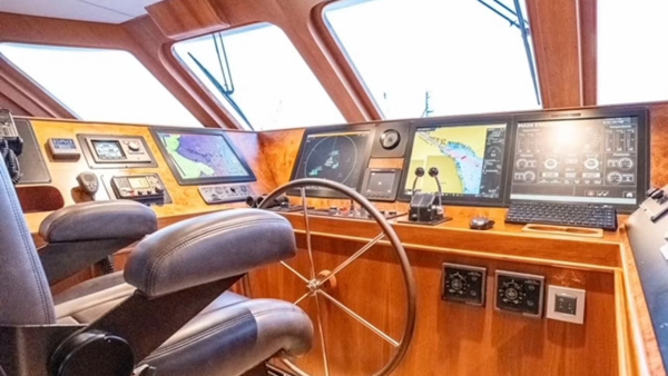 Dozer 98ft Queenship Yacht For Sale