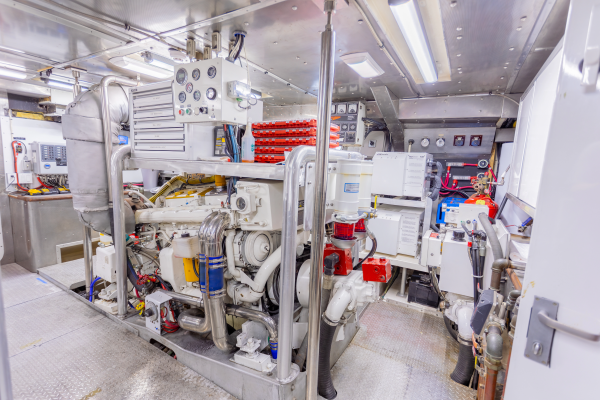Dozer 98ft Queenship Yacht For Sale