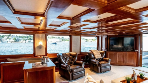 Dozer 98ft Queenship Yacht For Sale
