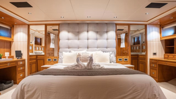 Dozer 98ft Queenship Yacht For Sale