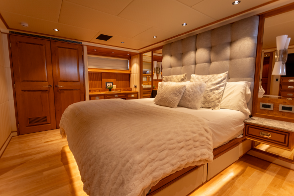 Dozer 98ft Queenship Yacht For Sale