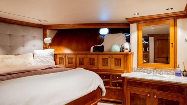 Dozer 98ft Queenship Yacht For Sale