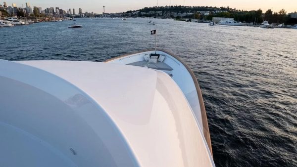 Dozer 98ft Queenship Yacht For Sale