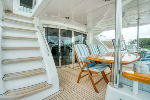 MAJESTIK 80ft Hatteras Yacht For Sale