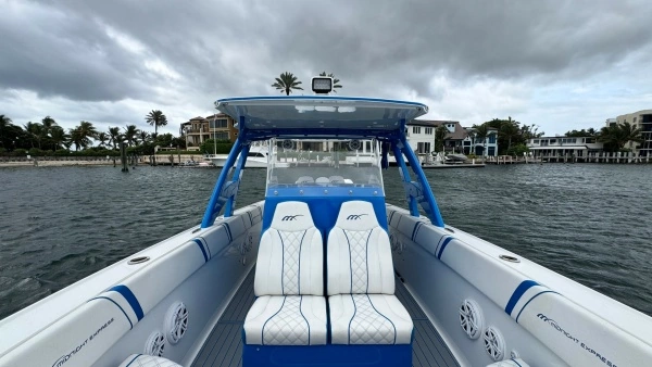 2016 Midnight Express 39