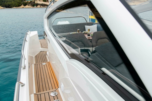 Nimbus Weekender 9 Starboard Side