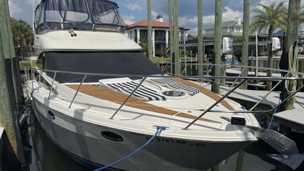 Meridian 391 Sedan Yacht For Sale