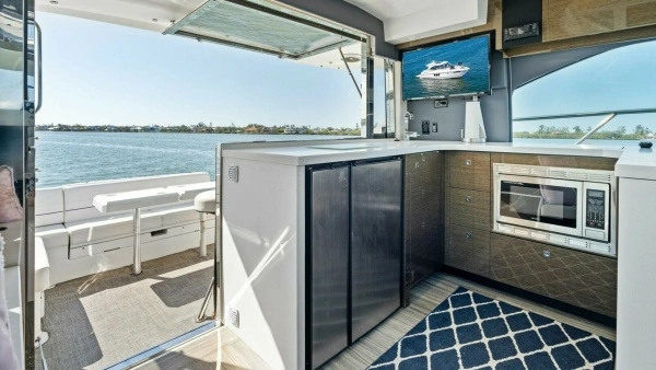 2019 Cruisers Yachts 45