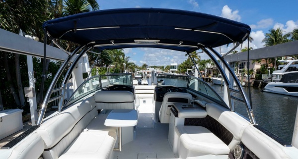 Unplugged 28ft Cobalt Yacht For Sale